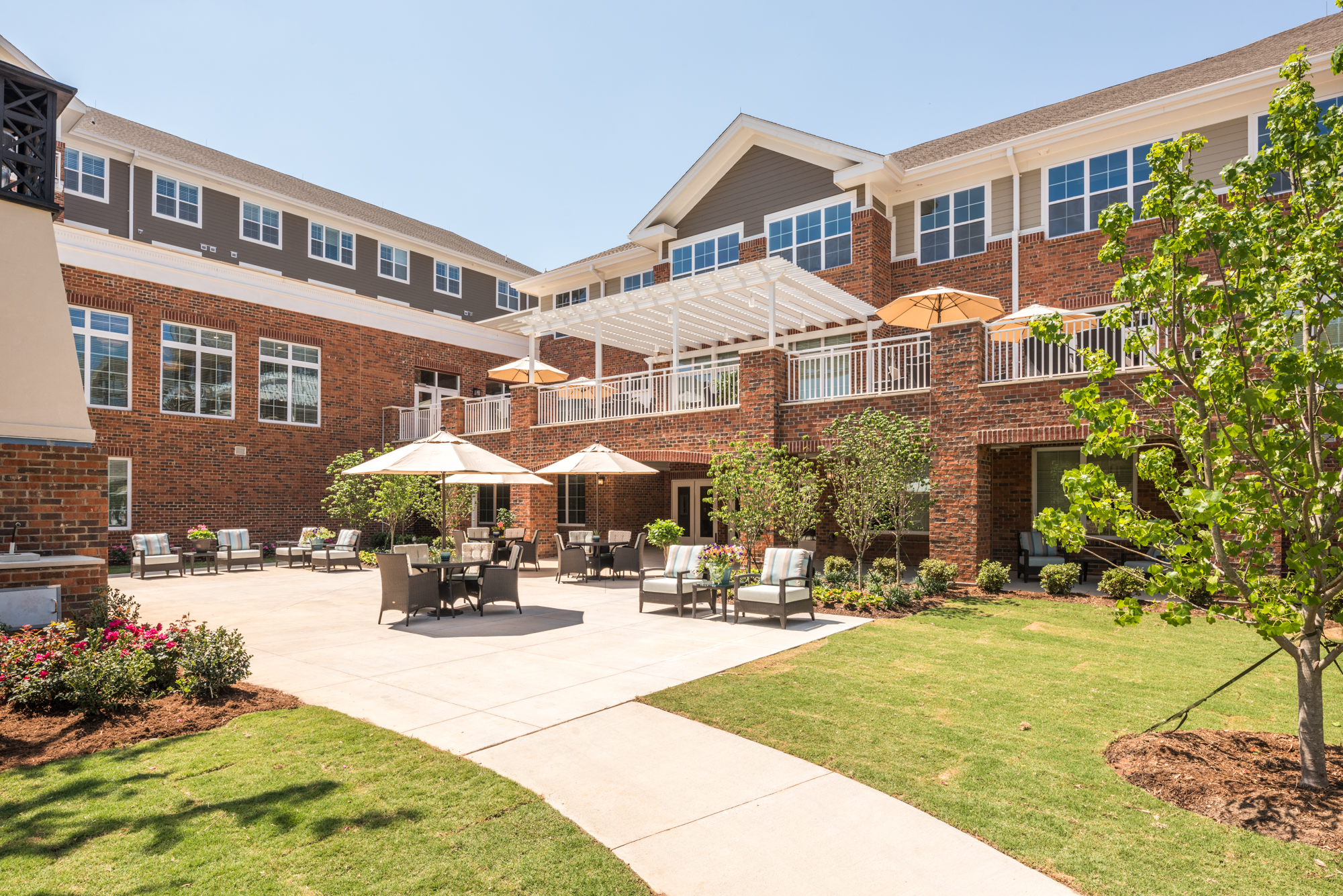 Exterior shot of courtyard in front of a Windsor Run community building.