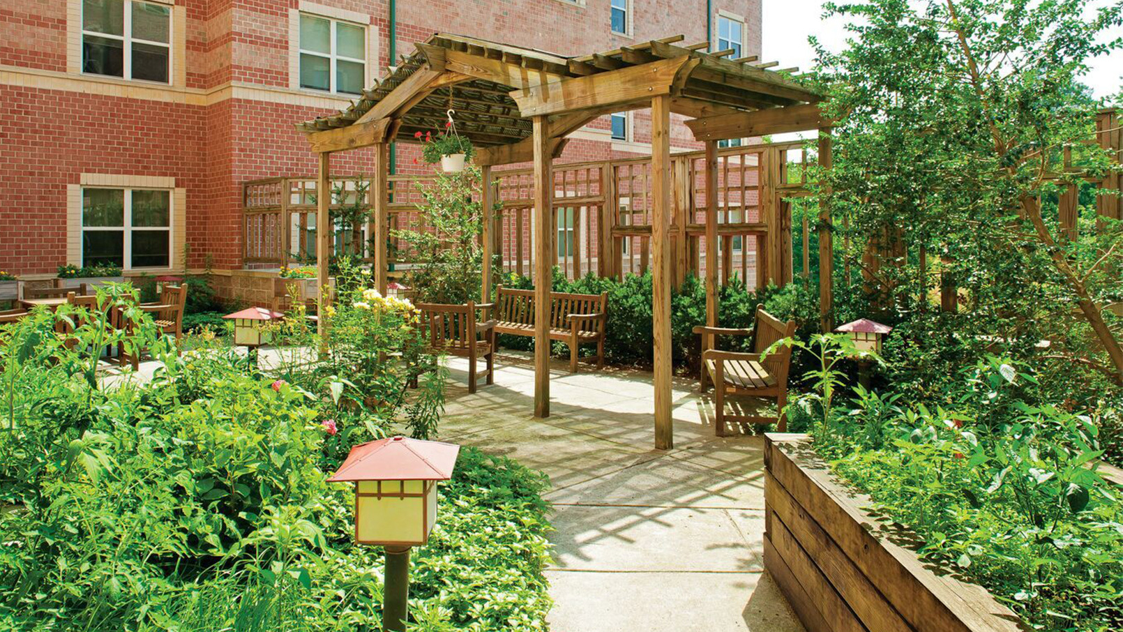 Garden courtyard area in Seabrook community.